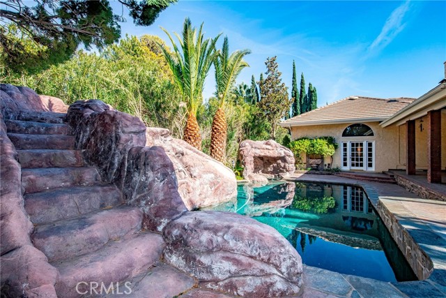 41504 Mission Drive, Palmdale CA: https://media.crmls.org/medias/81e4e5f7-c8f1-4c36-9cbc-d4be37e382fd.jpg