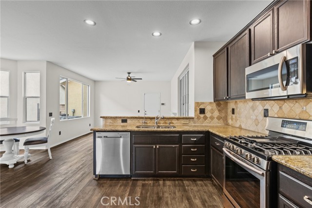 Detail Gallery Image 10 of 32 For 2535 Canterbury Ln, Simi Valley,  CA 93063 - 4 Beds | 2/1 Baths