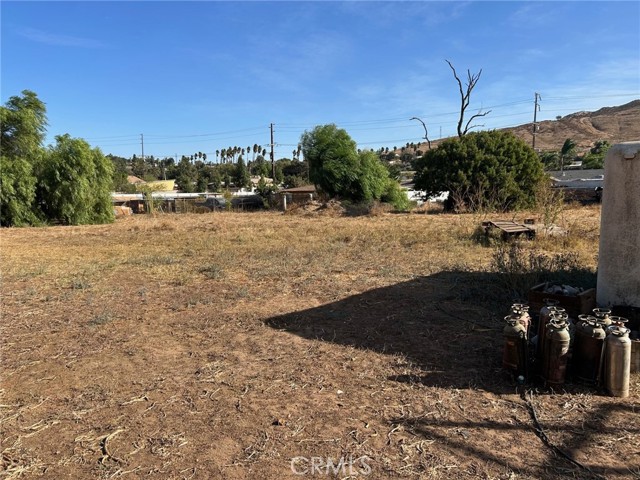 Detail Gallery Image 9 of 17 For 7251 Jurupa Rd, Jurupa Valley,  CA 92509 - 4 Beds | 2/1 Baths