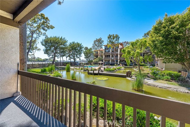 7107 Marina Pacifica S Drive, Long Beach CA: https://media.crmls.org/medias/81e6bec9-c216-4b35-91bb-ebe5f860a47d.jpg
