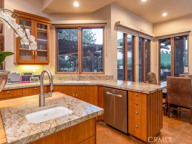 Detail Gallery Image 9 of 74 For 7790 Airport Rd, Paso Robles,  CA 93446 - 6 Beds | 5/2 Baths