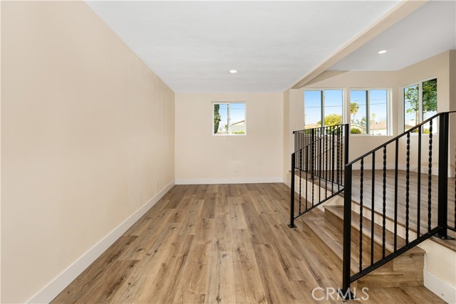 Detail Gallery Image 8 of 49 For 17124 Saticoy St, Lake Balboa,  CA 91406 - 3 Beds | 2 Baths