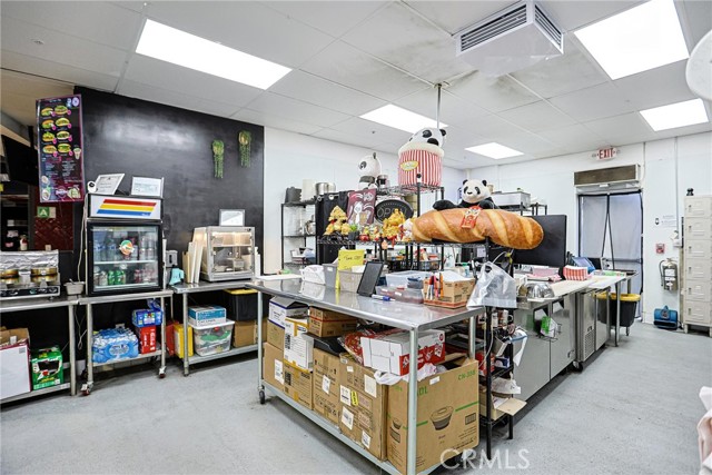 989 S Glendora Avenue, West Covina CA: https://media.crmls.org/medias/81e89aaf-ce93-442c-876a-0756aeefa572.jpg