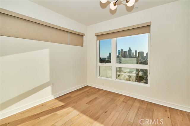 1050 N Joels Place, Los Angeles CA: https://media.crmls.org/medias/81e93dc2-a493-485c-9e96-e003b28a9a26.jpg
