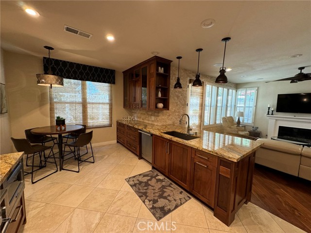 6 Lakeridge, Rancho Santa Margarita CA: https://media.crmls.org/medias/81e95535-8233-44b2-ab5e-70bf03cc6953.jpg