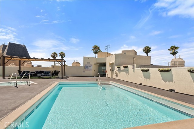 620 S Gramercy Place, Los Angeles CA: https://media.crmls.org/medias/81e99d25-825b-437b-b752-a3f14ec8b089.jpg