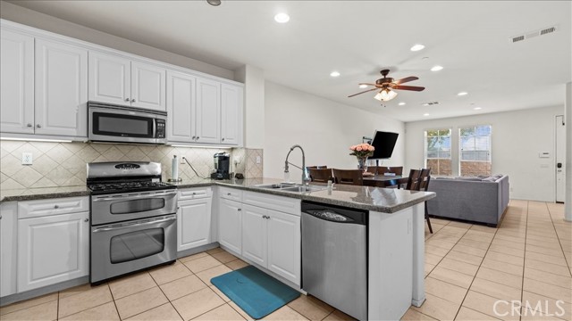 Detail Gallery Image 12 of 43 For 12533 Cipriano, Corona,  CA 91752 - 3 Beds | 2/1 Baths