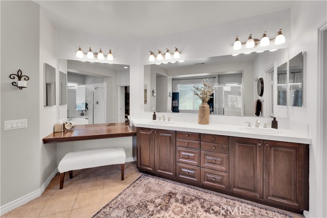 14668 Stageline Lane, Fontana CA: https://media.crmls.org/medias/81eac372-9f5f-4f4e-b81e-aa69b9b2e8e8.jpg