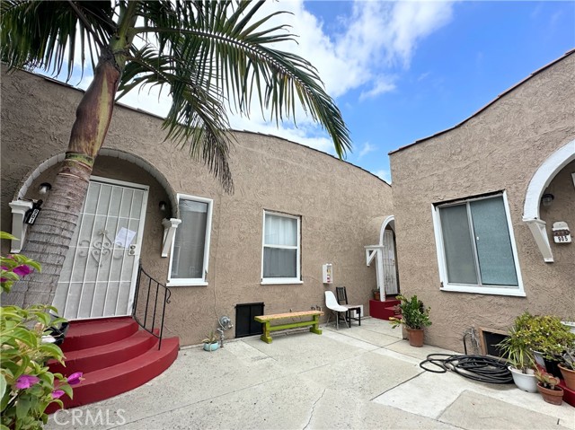 901 N El Centro Avenue, Hollywood CA: https://media.crmls.org/medias/81eb7e05-509f-4c81-8f18-02b56455d8d6.jpg