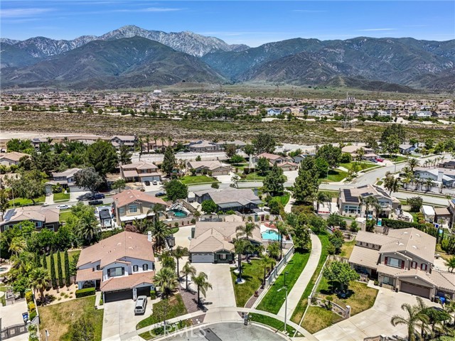 5520 Meadowbrook Court, Rancho Cucamonga CA: https://media.crmls.org/medias/81ec9a93-12be-4f5a-b498-337d1fa98eb7.jpg