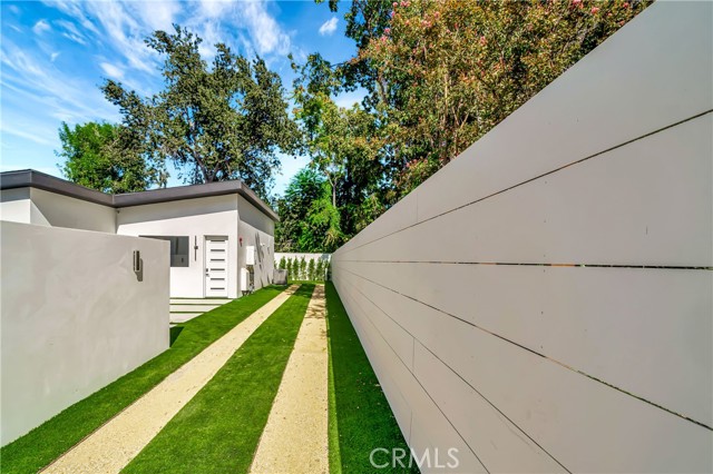 Detail Gallery Image 23 of 23 For 23453 Collins, Woodland Hills,  CA 91367 - 2 Beds | 2 Baths