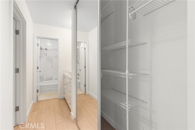 Image 19 of 33 For 5257 Radford Ave  101