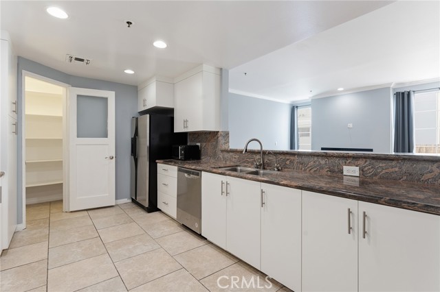 Detail Gallery Image 5 of 48 For 5350 White Oak Ave #413,  Encino,  CA 91316 - 2 Beds | 2 Baths