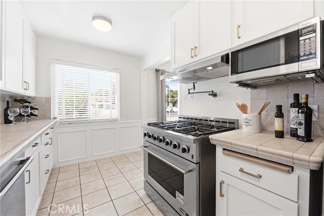 Detail Gallery Image 8 of 41 For 18638 Malden, Northridge,  CA 91324 - 4 Beds | 2 Baths