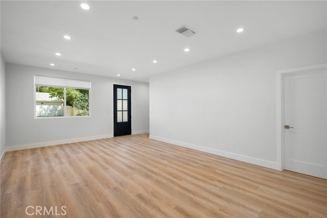 11626 Weddington Street photo 6