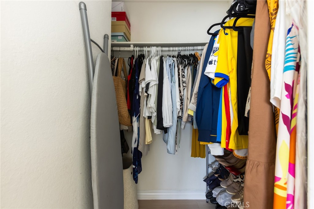 https://media.crmls.org/medias/81eee55d-7dfd-4516-b501-d5e482eddfa4.jpg?preset=X-Large