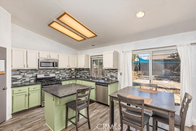 Detail Gallery Image 9 of 25 For 31522 Amsterdam, Winchester,  CA 92596 - 4 Beds | 2 Baths