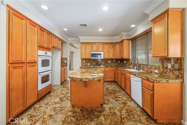 Detail Gallery Image 18 of 58 For 6644 Summertrail Pl, Highland,  CA 92346 - 5 Beds | 3/1 Baths