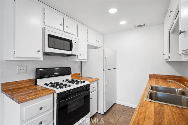 Detail Gallery Image 11 of 22 For 655 Walnut, Lake Elsinore,  CA 92530 - 2 Beds | 2 Baths