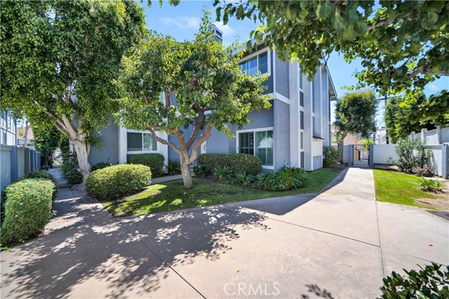 111 Broadway, Redondo Beach, California 90277, 2 Bedrooms Bedrooms, ,1 BathroomBathrooms,Residential,Sold,Broadway,CV22187943