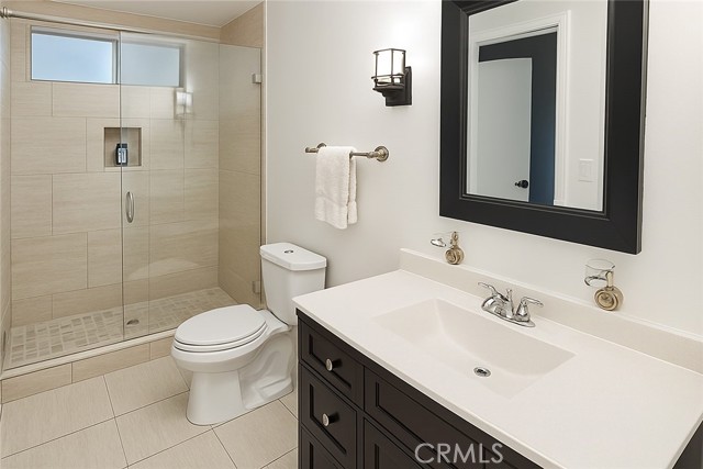Detail Gallery Image 10 of 14 For 1310 Roxbury Dr #102,  Los Angeles,  CA 90035 - 2 Beds | 2 Baths