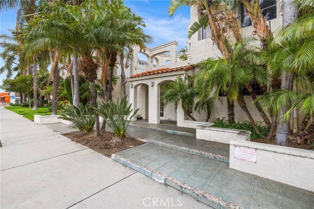 3605 E Anaheim Street, Long Beach CA: https://media.crmls.org/medias/81f1ba81-e806-45c4-9bd8-62d6dddd00b7.jpg