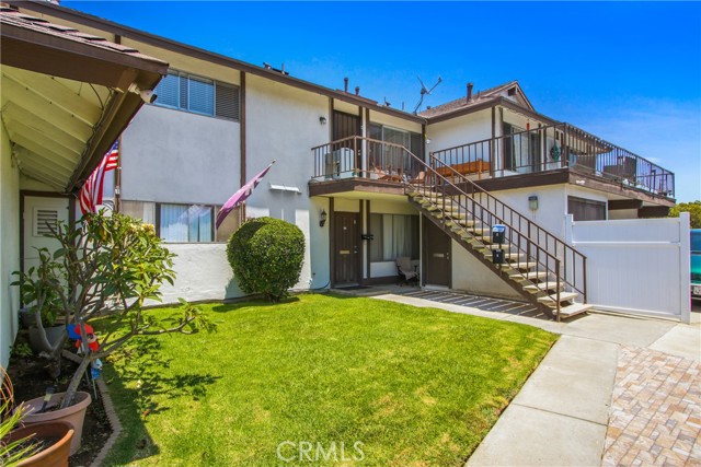 18702 Demion Lane, Huntington Beach CA: https://media.crmls.org/medias/81f1d2ad-4ea7-4d80-8e53-b3f2474481fc.jpg