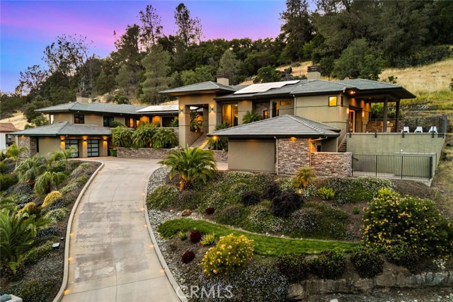 3386 Canyon Oaks Terrace, Chico CA: https://media.crmls.org/medias/81f1f5f3-bbbb-4ffe-b93d-4103d8f921e3.jpg