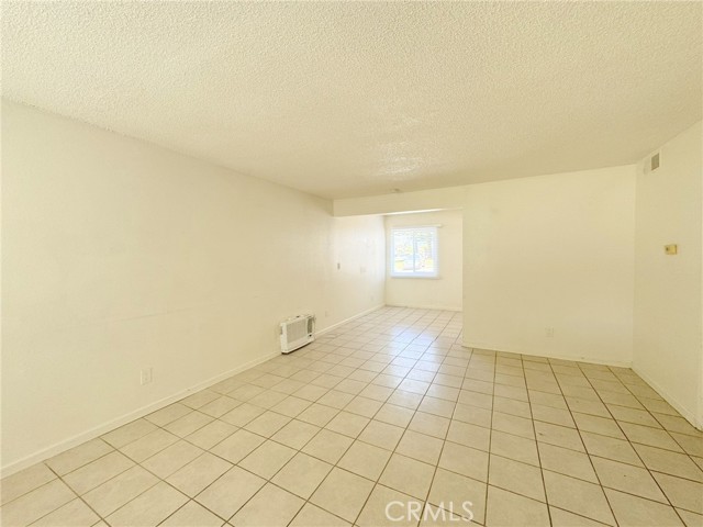 305 Orchid Lane, Pomona CA: https://media.crmls.org/medias/81f2abf0-9662-49bb-8f88-77e15ae49650.jpg