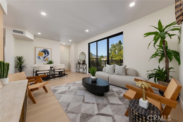 1025 La Cadena, B photo 8