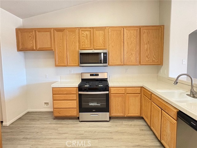 Detail Gallery Image 5 of 22 For 13179 Butte, Victorville,  CA 92395 - 3 Beds | 2 Baths