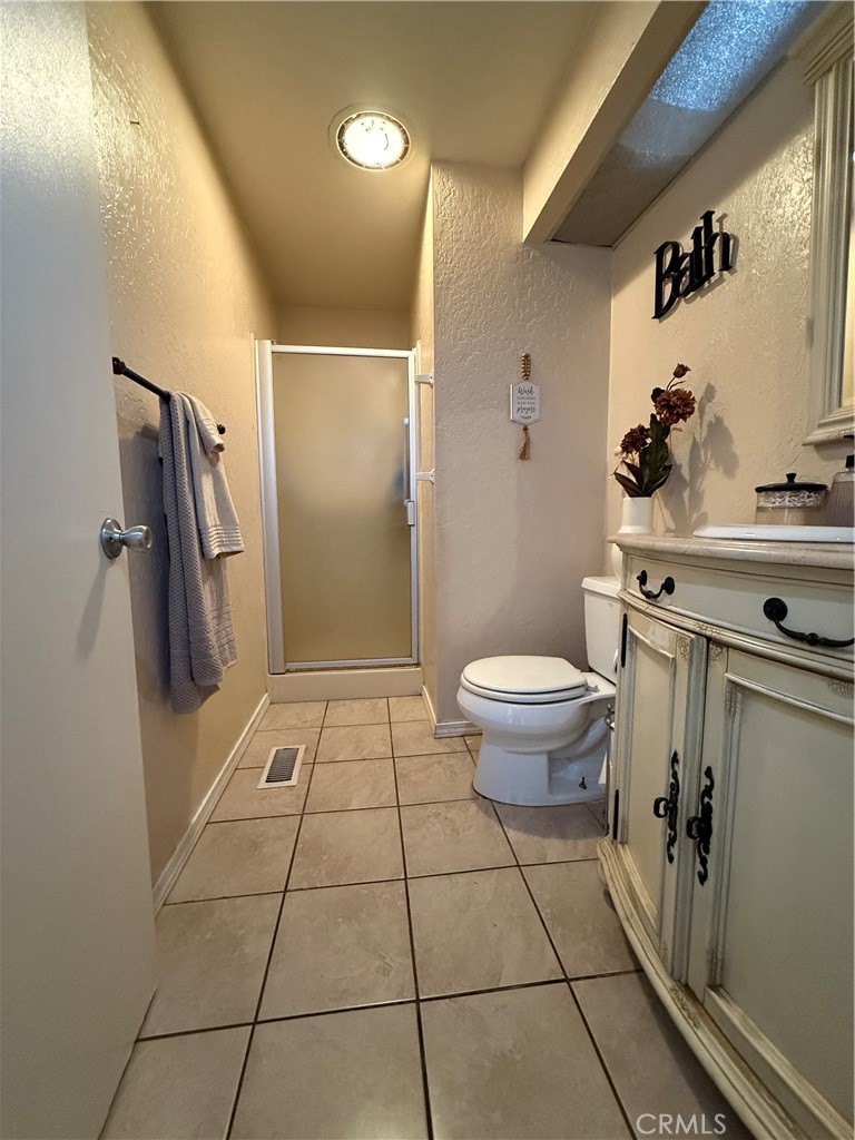 https://media.crmls.org/medias/81f37011-627e-4f78-bb16-a9d2cccdd16e.jpg?preset=X-Large