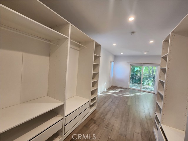 Detail Gallery Image 20 of 29 For 6848 Encino, Encino,  CA 91406 - 3 Beds | 3 Baths