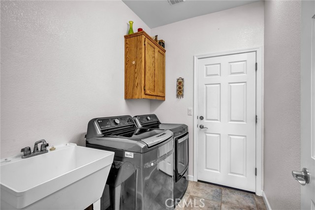 18579 Hidden Valley Road, Hidden Valley Lake CA: https://media.crmls.org/medias/81f451ba-00cb-4ba5-bc23-c2018ab471f3.jpg