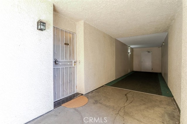 Detail Gallery Image 3 of 36 For 5460 White Oak, Encino,  CA 91316 - 2 Beds | 2 Baths