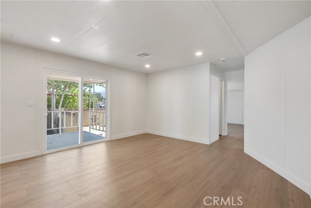 204 N La Paloma Avenue, San Jacinto CA: https://media.crmls.org/medias/81f5b9da-6ade-4250-a42c-63790728a56b.jpg