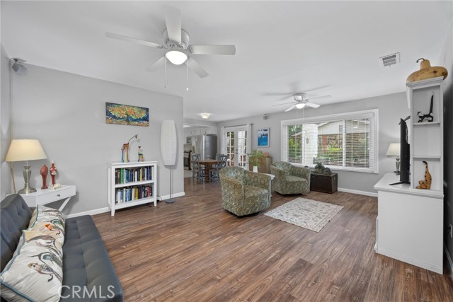 5904 Medio Luna Avenue, Bakersfield CA: https://media.crmls.org/medias/81f61c95-9d64-49d7-904b-444f619474f6.jpg