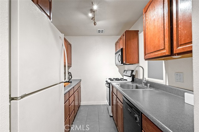 1222 N Olive Dr, West Hollywood CA: https://media.crmls.org/medias/81f61fe6-acf4-4db8-b628-fb3f0070146e.jpg