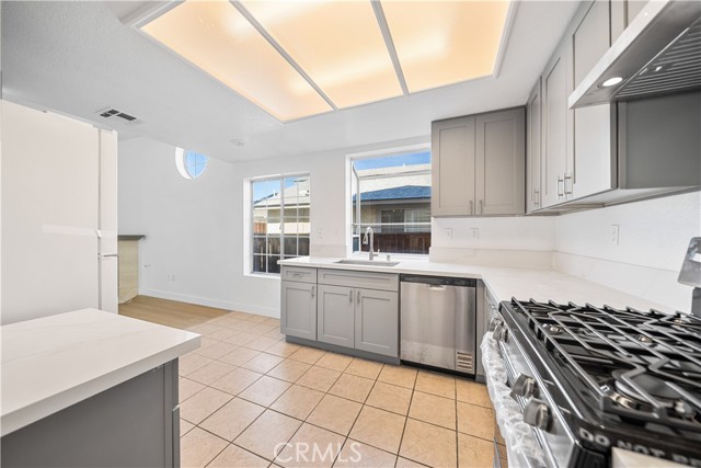 Detail Gallery Image 2 of 29 For 12466 Highgate, Victorville,  CA 92395 - 2 Beds | 2/1 Baths