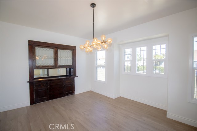 2101 Arlington Avenue, Los Angeles CA: https://media.crmls.org/medias/81f72b80-c694-427b-a31c-5e2b75479f40.jpg