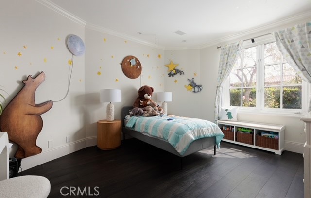 https://media.crmls.org/medias/81f83ec5-273d-4f16-8e7e-1f44d0665b08.jpg?preset=X-Large
