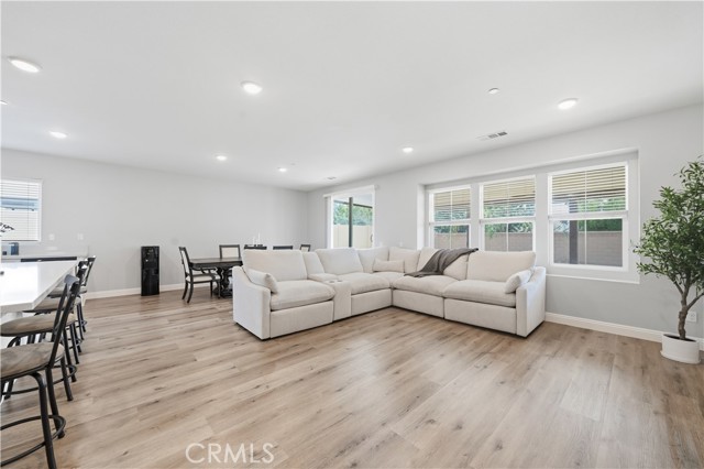 Detail Gallery Image 4 of 33 For 569 Pooish, San Jacinto,  CA 92582 - 3 Beds | 2 Baths