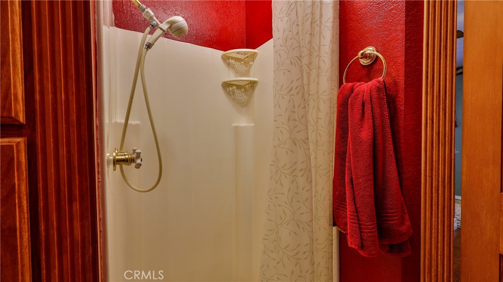 https://media.crmls.org/medias/81fa967f-901e-4313-b651-1a27fe5b4482.jpg?preset=X-Large