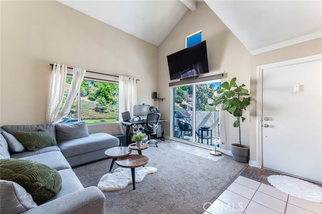 Detail Gallery Image 2 of 20 For 21226 Trumpet Dr #201,  Newhall,  CA 91321 - 2 Beds | 2 Baths