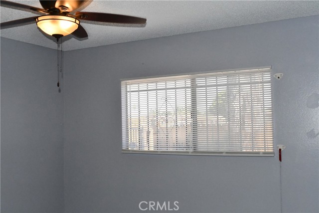 1956 Calle Arboleda, Hemet CA: https://media.crmls.org/medias/81fb3ed4-a35f-4834-8257-6ec53fe5f041.jpg