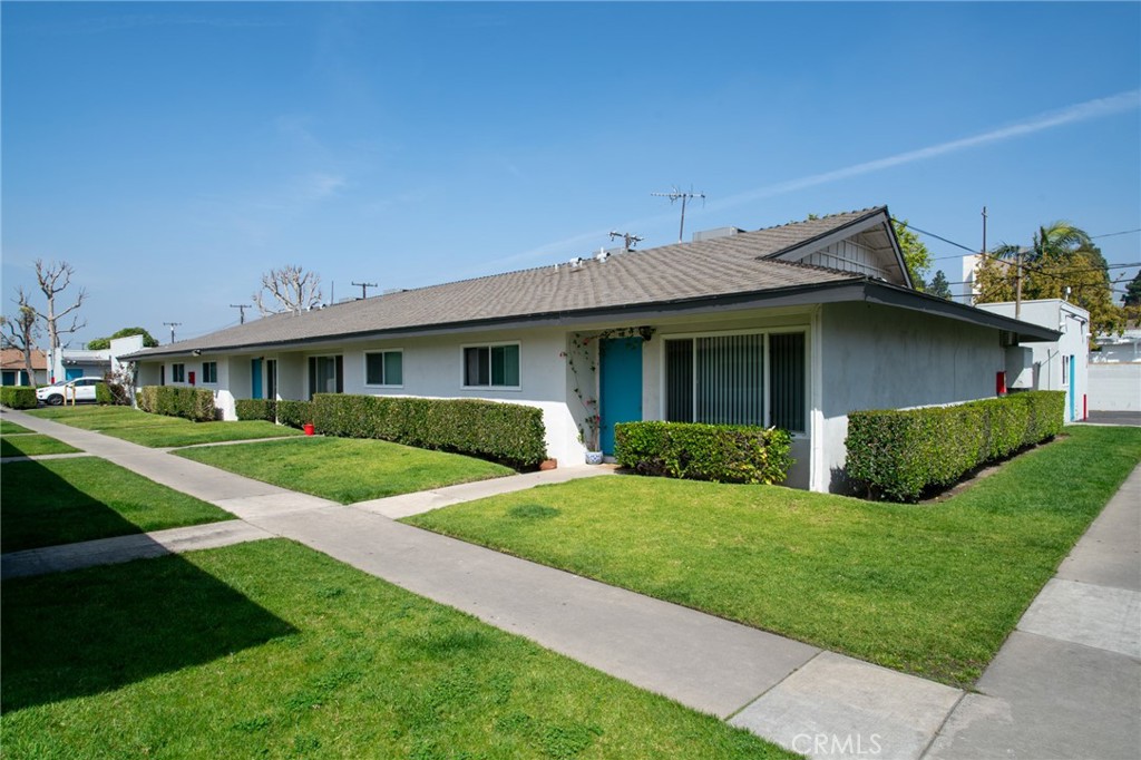 MLS #OC25077191 img 2