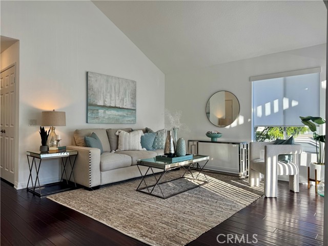 Detail Gallery Image 4 of 21 For 182 Westport, Newport Beach,  CA 92660 - 2 Beds | 2 Baths