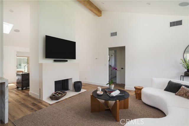 Detail Gallery Image 9 of 42 For 212 E 19th St, Costa Mesa,  CA 92627 - 5 Beds | 4 Baths