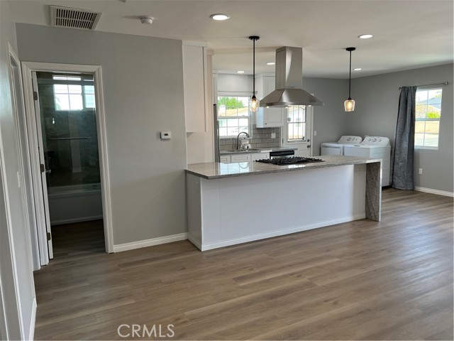 376 N Lime Street, Orange CA: https://media.crmls.org/medias/81fd0ab7-ea64-4472-932c-41021c9e429d.jpg