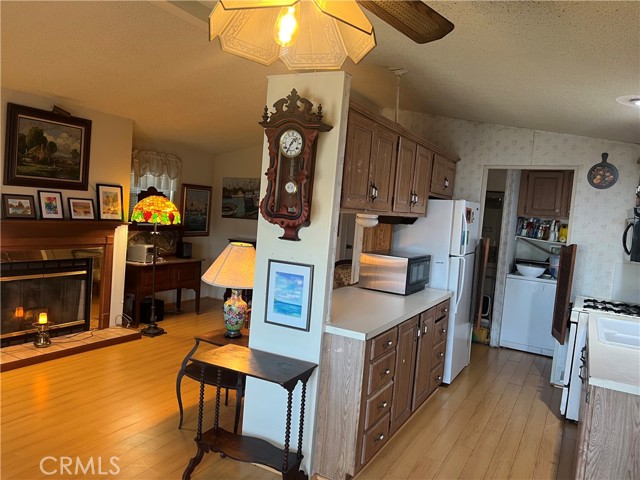 Detail Gallery Image 15 of 23 For 21001 Plummer St #34,  Chatsworth,  CA 91311 - 2 Beds | 2 Baths